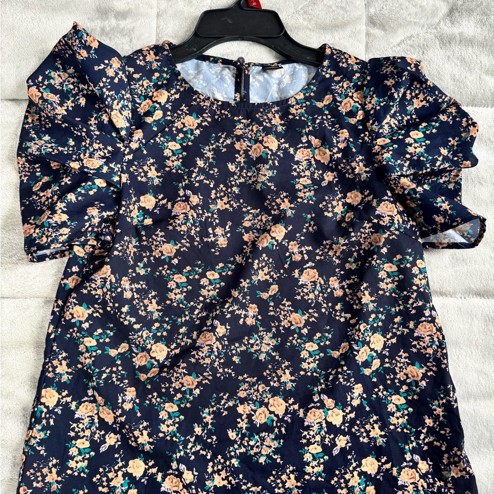 ⚠️Navy Floral Puff Sleeve Blouse⚠️